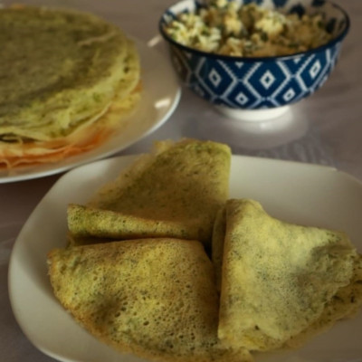 Блинчики со шпинатом, яйцом и сыром