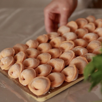 Домашние пельмени с мясом ручной лепки