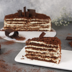 15.Торт Медовик шоколадный - натуральные ингредиенты, аккуратная подача, быстрая доставка.