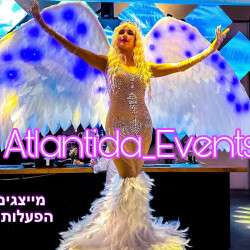 Танцовщицы на шоу Мицва - встреча гостей в костюмах